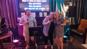 Silver Karaoke-Disco singers